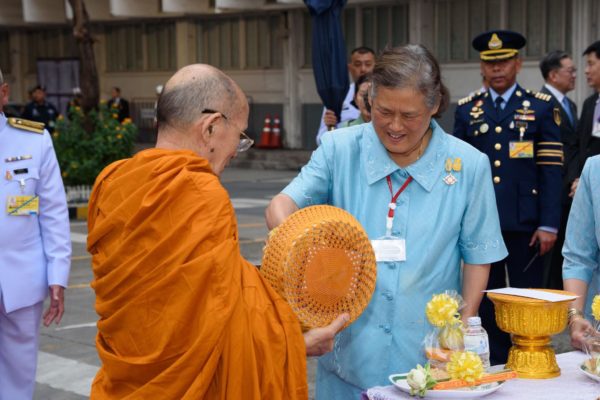 ทรงบาตร