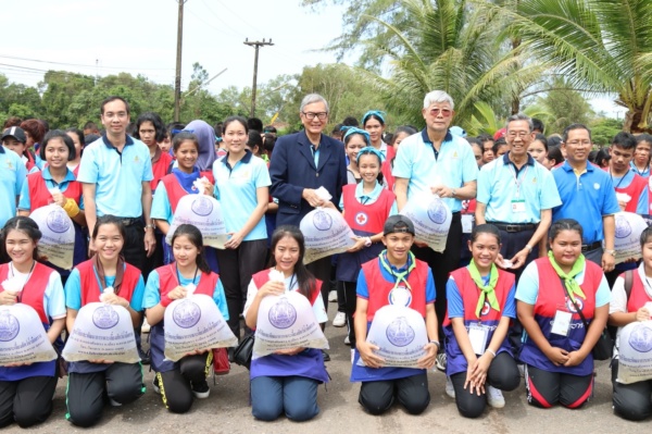 7ภาพหมู่ปล่อยพันธุ์ปลา1