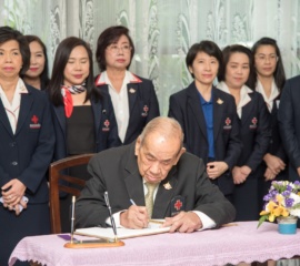 ลงนามถวายพระพรพระเทพ_๑๙๐๔๐๒_0017