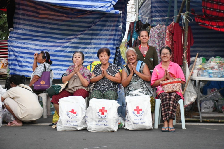 สภากาชาดไทยช่วยผู้ประสบอุทกภัย
