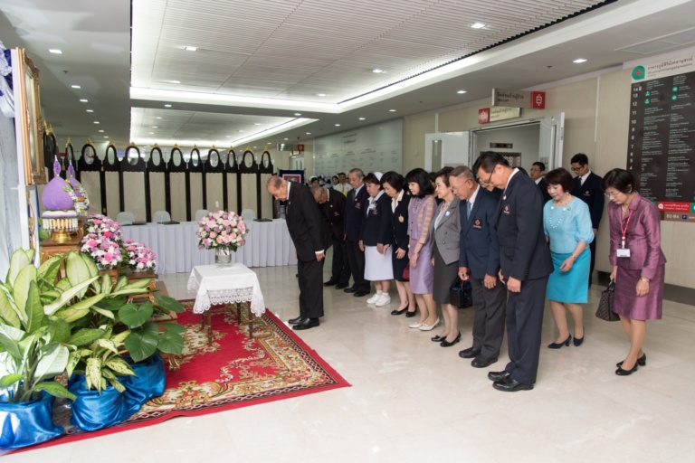 ลงนามถวายพระพรอุปนายิกาผู้อำนวยการสภากาชาดไทย