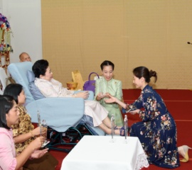 เสด็จไปในงานกาประชุมติดตามความคืบหน้าการให้บริการเพร็พ