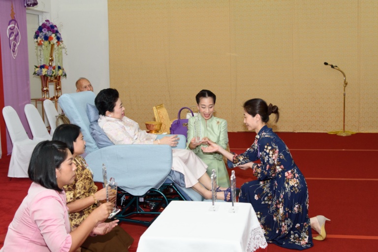 เสด็จไปในงานกาประชุมติดตามความคืบหน้าการให้บริการเพร็พ