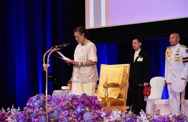 ทรงเปิดการประชุมวิชาการงานบริการโลหิตระดับนานาชาติ ครั้งที่ 30