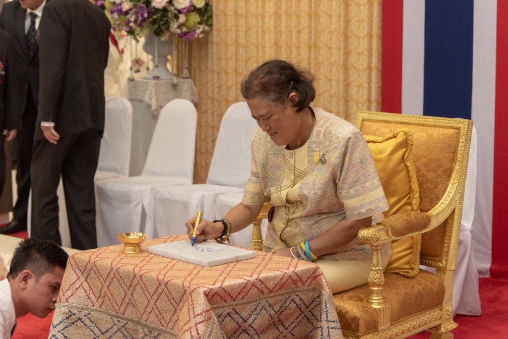 ทรงเปิดอาคารภาคบริการโลหิตแห่งชาติที่ 6 จังหวัดขอนแก่น