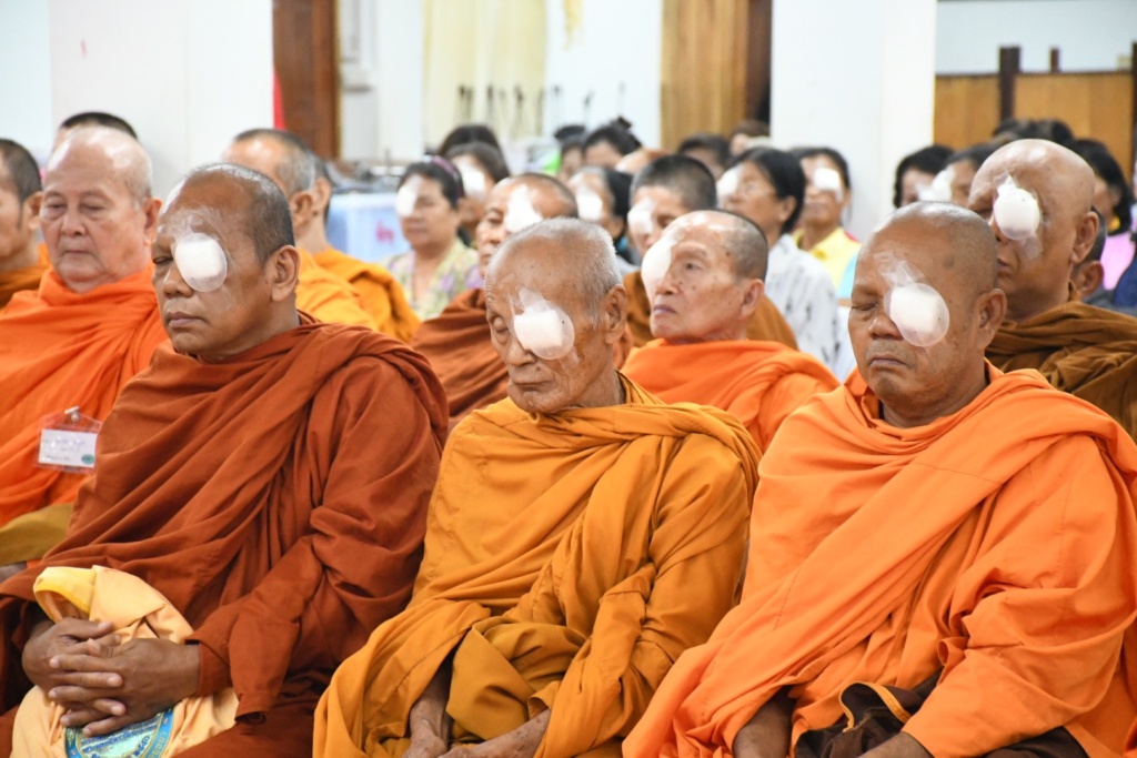 รถจักษุปราจีน