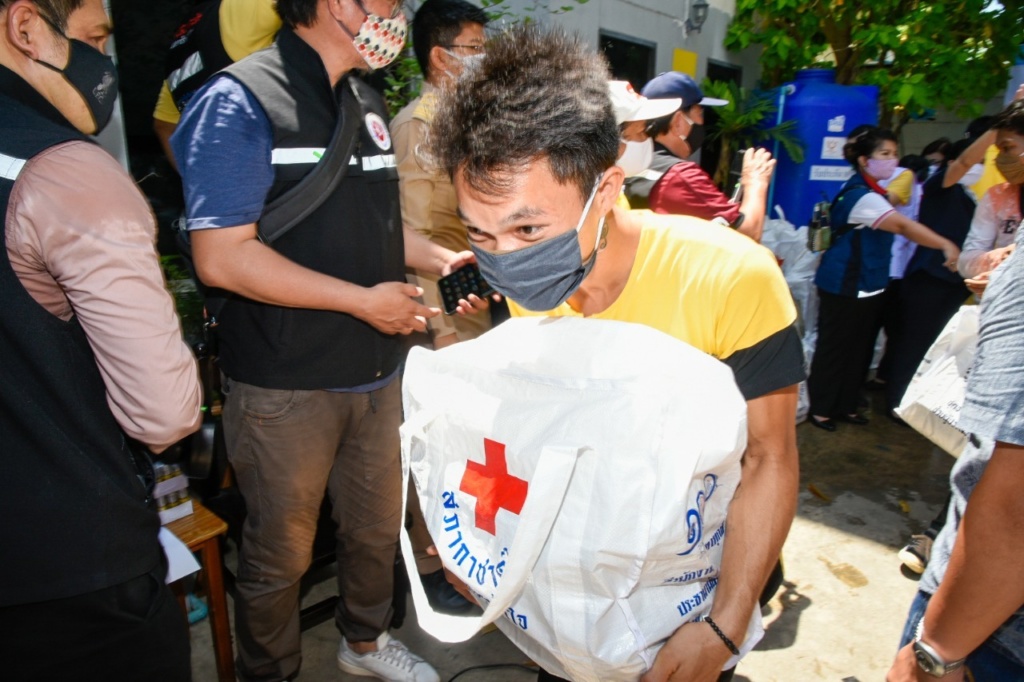 ช่วยแรงงานต่างด้าว