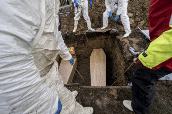 จัดการศพ