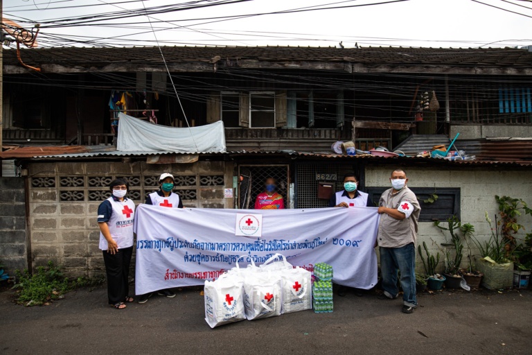 แจกชุดธารน้ำใจในกรุงเทพฯ