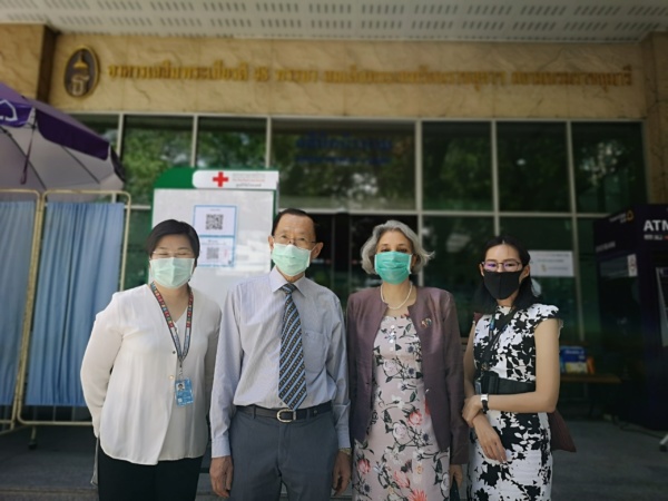 เยี่ยมชมศูนย์วิจัยโรคเอดส์