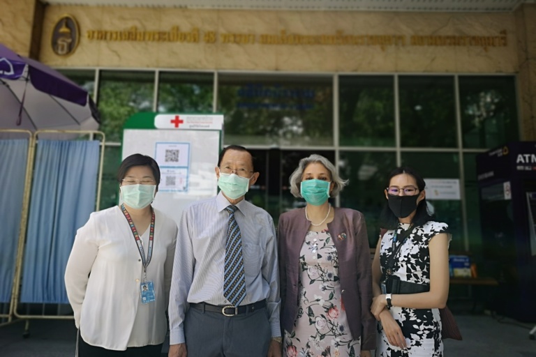 เยี่ยมชมศูนย์วิจัยโรคเอดส์