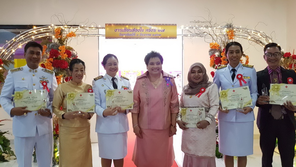 บุคคลดีเด่นด้านเอดส์