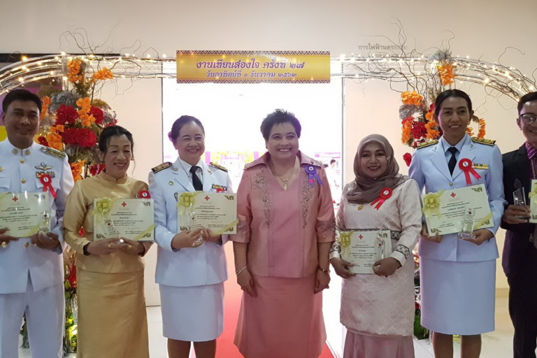 บุคคลดีเด่นด้านเอดส์