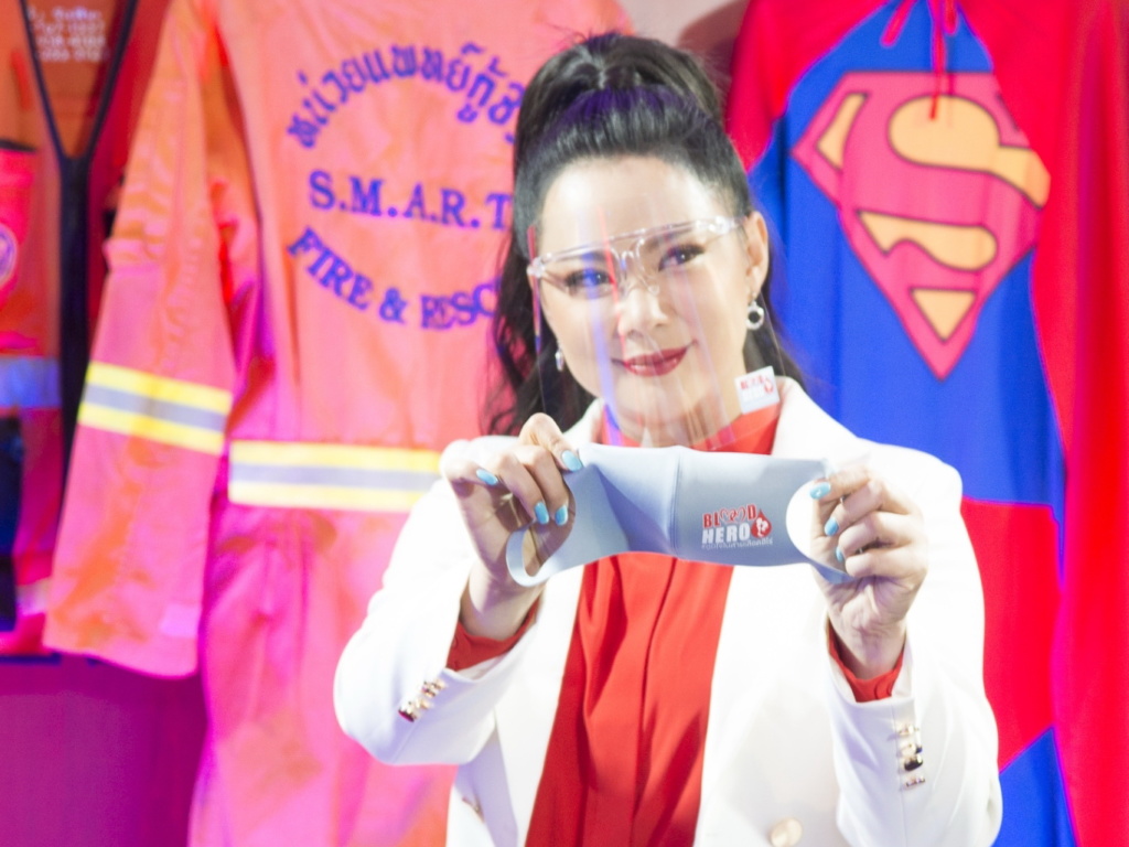 หน้ากาก Blood Hero