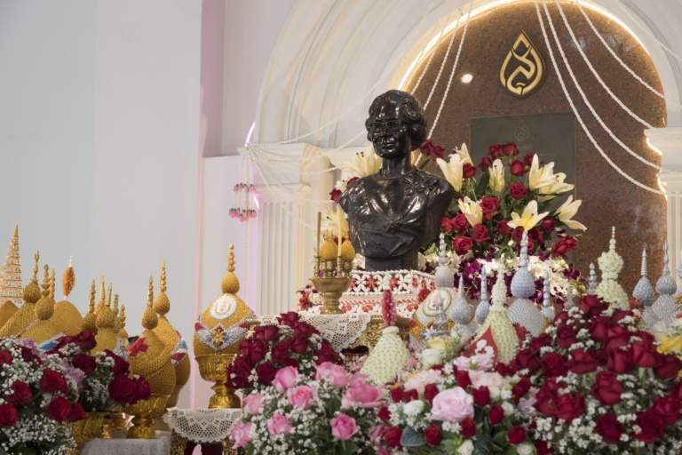 วางพานพุ่ม