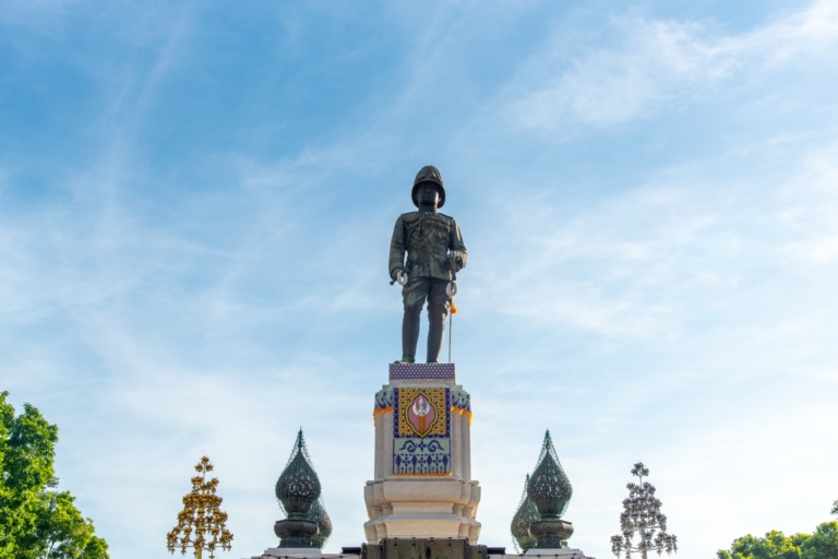 วางพวงมาลา ร.6