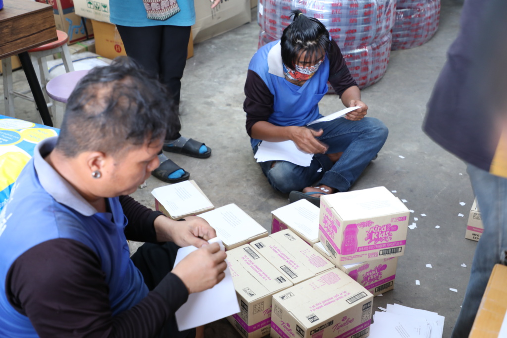 ยุวกาชาดรับมอบน้ำยาอเนกประสงค์