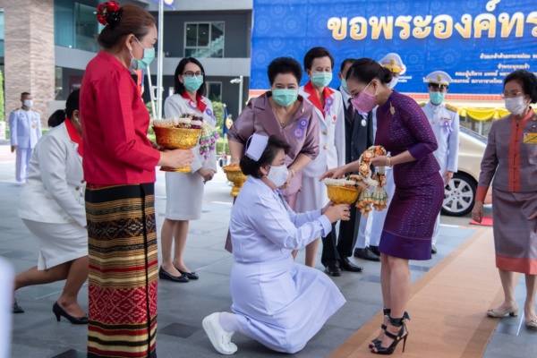 เทียนส่องใจ ปี 63_๒๐๑๒๐๒_1 ทรงเปิดงานเทียนส่องใจ