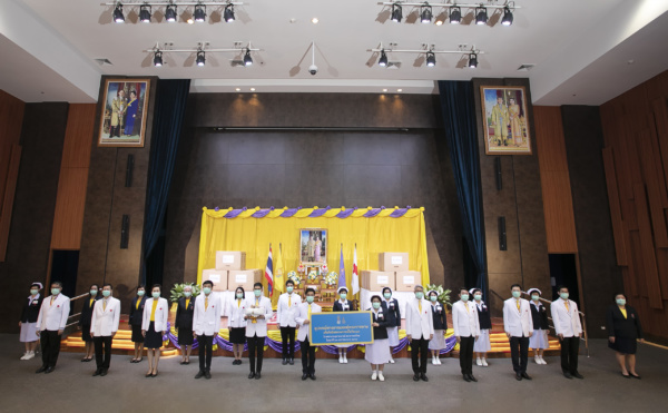 King_and_Queen_Donation_Image พระราชทานอุปกรณ์ทางการแพทย์
