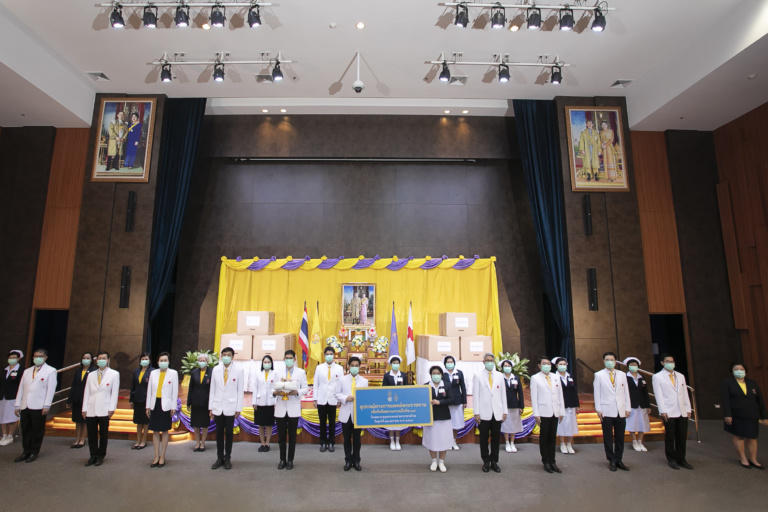 พระราชทานอุปกรณ์ทางการแพทย์