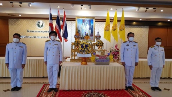 พระราชทานแจกันดอกไม้นายกเหล่ากาชาด