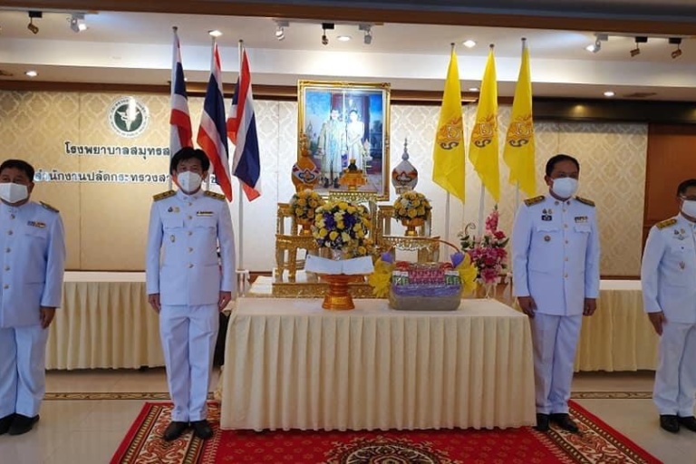 พระราชทานแจกันดอกไม้นายกเหล่ากาชาด