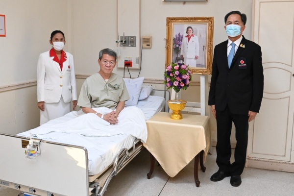 ดอกไม้พระราชทาน ผู้ว่าฯสมุทรสาคร_๒๑๐๓๐๕_6 เชิญแจกันดอกไม้พระราชทาน