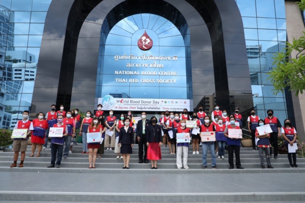 อาสายุวกาชาดบริจาคโลหิต