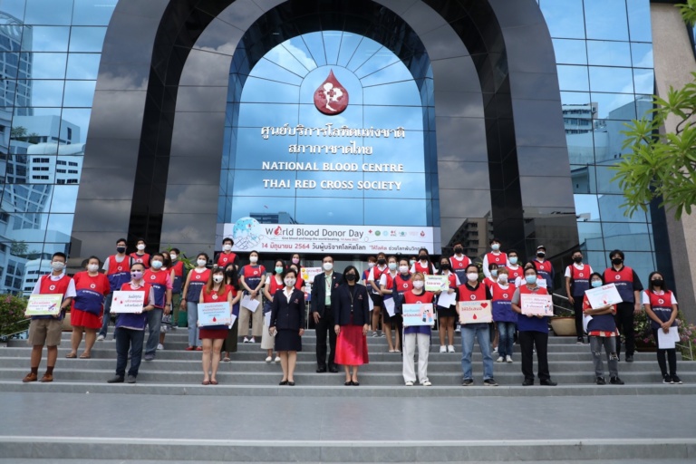อาสายุวกาชาดบริจาคโลหิต