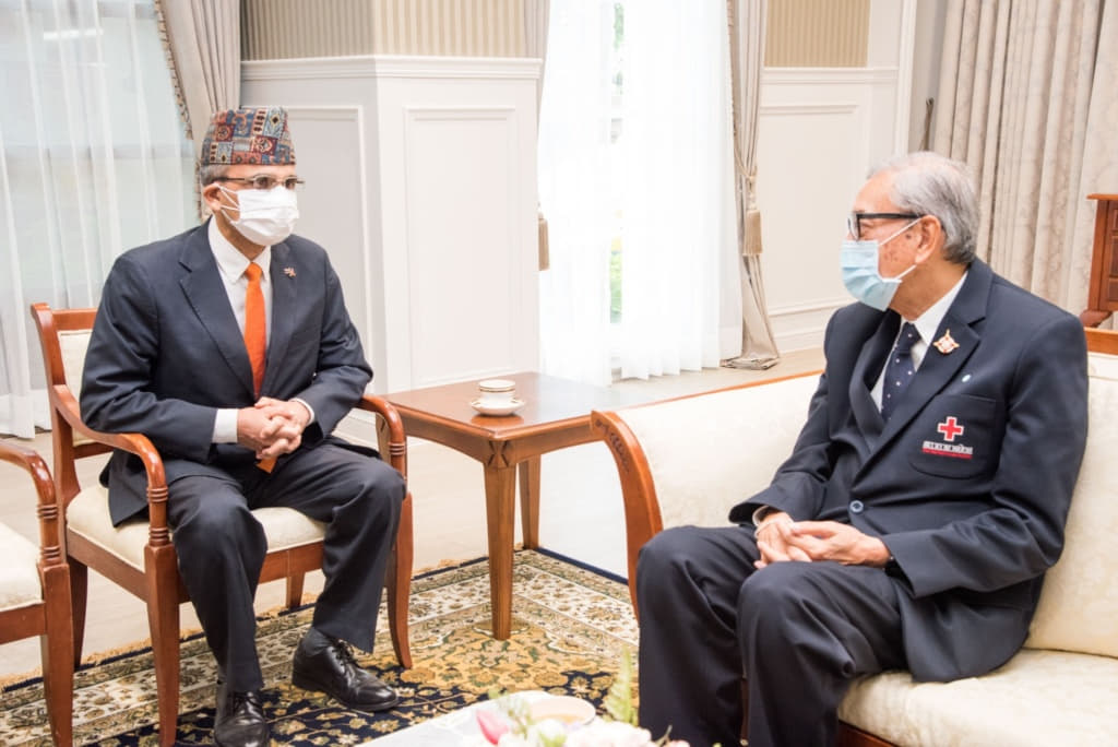 มอบอุปกรณ์การแพทย์ให้สภากาชาดเนปาล