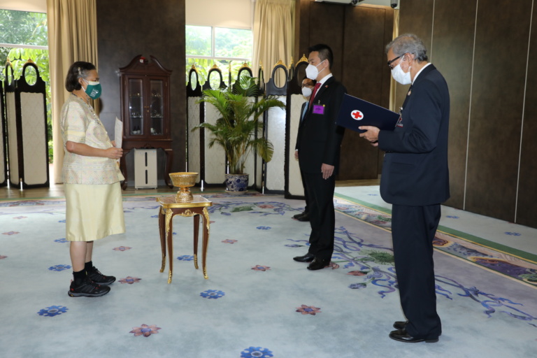 สภากาชาดจีนน้อมเกล้าถวายวัคซีนซิโนฟาร์ม