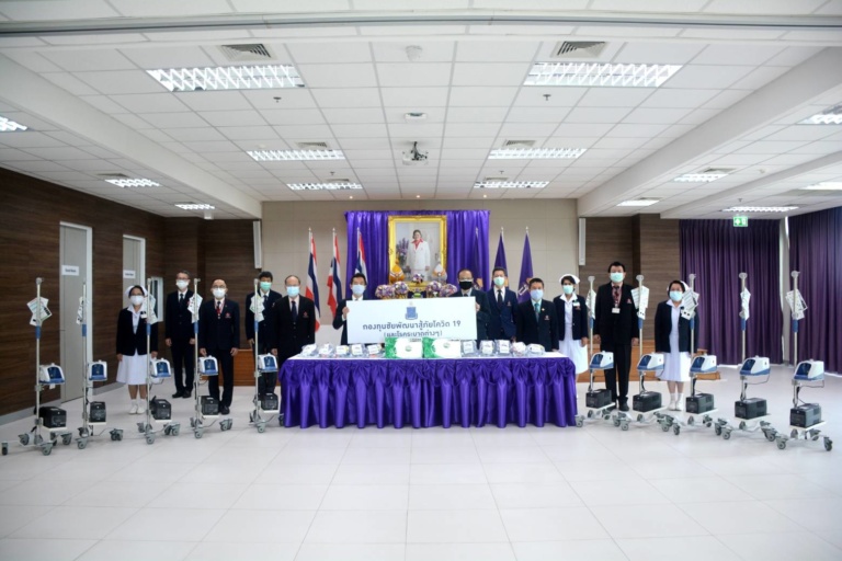 พระราชทานเครื่องให้ออกซิเจน