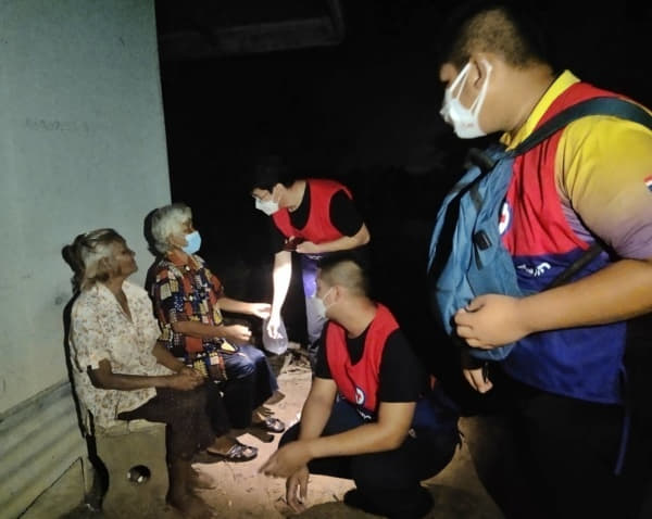 86406 ยุวกาชาดเยี่ยมผู้ประสบอุทกภัย