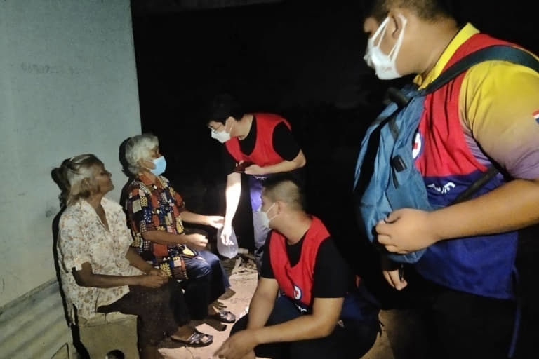 ยุวกาชาดเยี่ยมผู้ประสบอุทกภัย