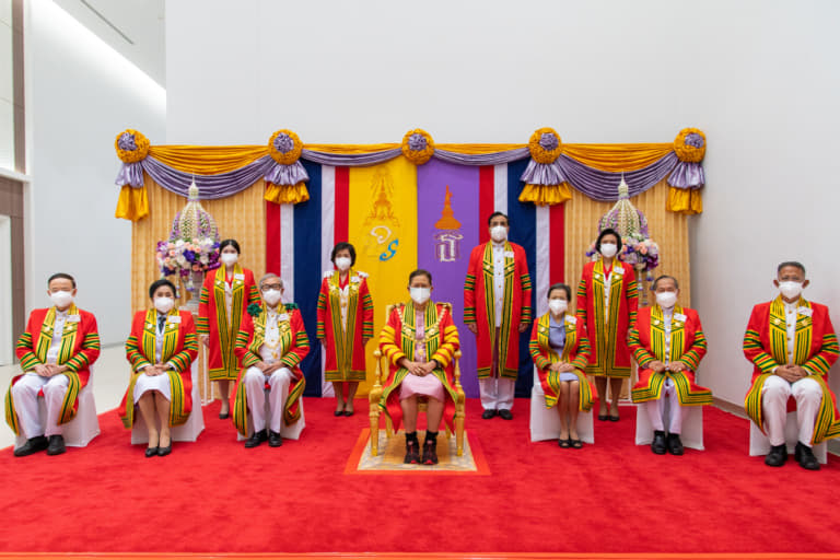 สมเด็จพระกนิษฐาธิราชเจ้า กรมสมเด็จพระเทพรัตนราชสุดา ฯ สยามบรมราชกุมารี เสด็จพระราชดำเนินแทนพระองค์ ไปในการพระราชทานปริญญาบัตรแก่ผู้สำเร็จการศึกษา สถาบันการพยาบาลศรีสวรินทิรา สภากาชาดไทย ประจำปีการศึกษา 2563