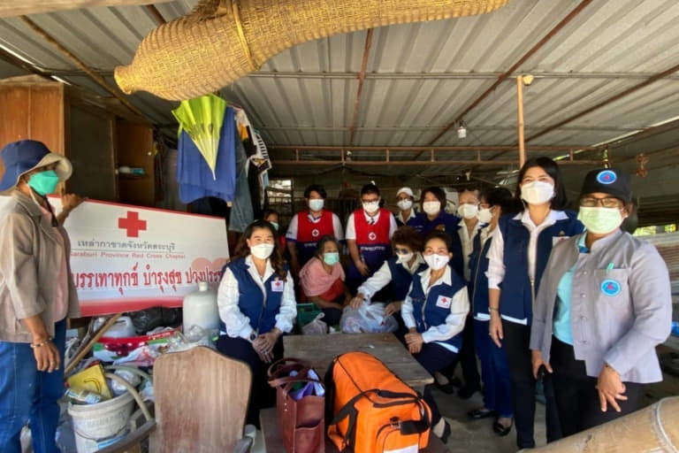 เหล่ากาชาด จ.สระบุรี ให้กำลังใจแก่ประชาชนกลุ่มเปราะบาง