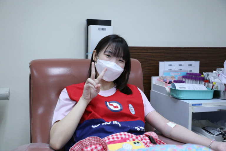 รวมพลังอาสายุวกาชาด บริจาคโลหิตกู้วิกฤตโควิด-19