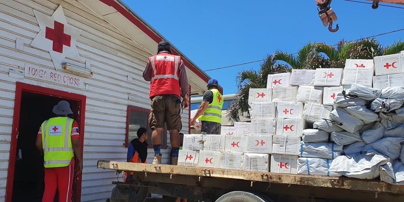 สภากาชาดไทยมอบเงิน 20,000 ดอลลาร์สหรัฐ แก่สภากาชาดตองงา เพื่อบรรเทาภัยพิบัติสึนามิ