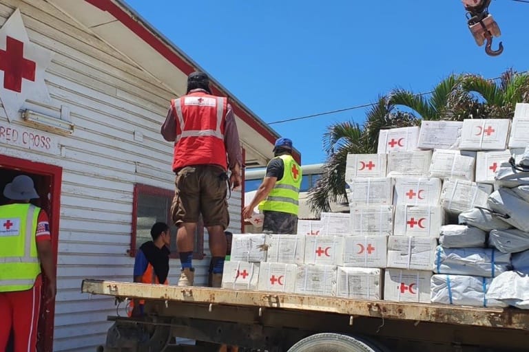 สภากาชาดไทยมอบเงิน 20,000 ดอลลาร์สหรัฐ แก่สภากาชาดตองงา เพื่อบรรเทาภัยพิบัติสึนามิ