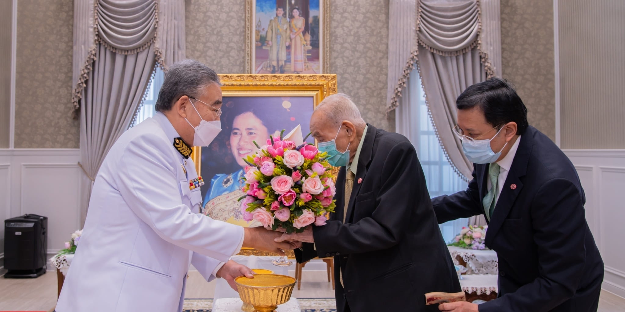 01 สภากาชาดไทยจัดงานแสดงความยินดีและพิธีมุทิตาจิตแด่ นายแผน วรรณเมธี ผู้สูงอายุแห่งชาติ ปี 2565