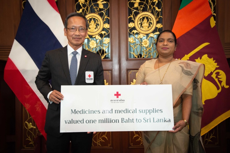 สภากาชาดไทยส่งมอบยาและเวชภัณฑ์ครั้งที่สองให้ศรีลังกา เพื่อช่วยบรรเทาผลกระทบจากวิกฤตเศรษฐกิจ