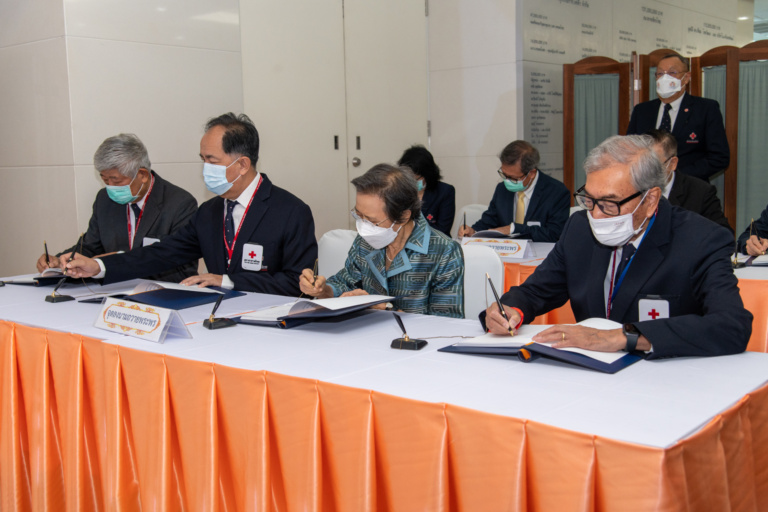 คณะผู้บริหารสภากาชาดไทย ร่วมลงนามถวายพระพร สมเด็จพระเจ้าลูกเธอ เจ้าฟ้าพัชรกิติยาภา ฯ