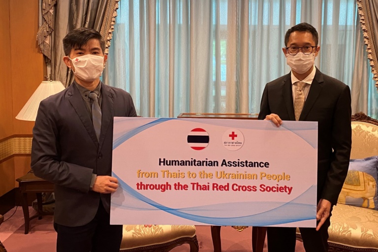 สภากาชาดไทยมอบเงินช่วยเหลือทางมนุษยธรรมแก่ประชาชนในยูเครน