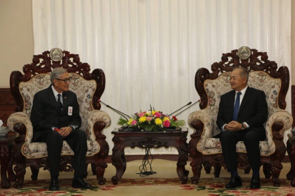 MOU ระหว่างสภากาชาดไทยและองค์การกาแดงแห่งชาติลาว พร้อมส่งมอบเรือท้องแบน และเวชภัณฑ์สำหรับงานบริการโลหิตให้แก่องค์การกาแดงแห่งชาติลาว