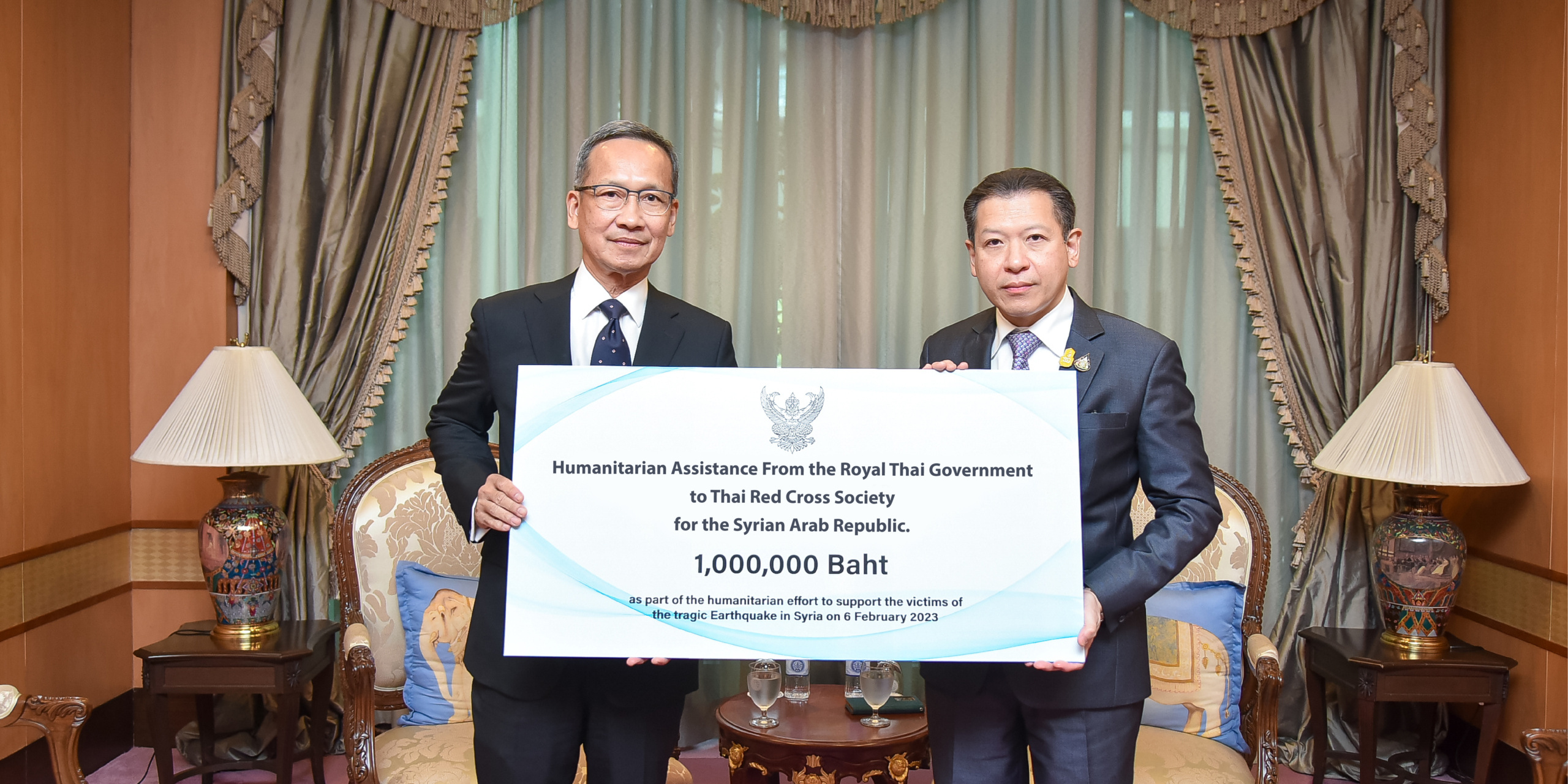 ภาพบริจาคเงิน รัฐบาลไทยมอบเงินช่วยเหลือผู้ประสบภัยในซีเรียผ่านสภากาชาดไทย