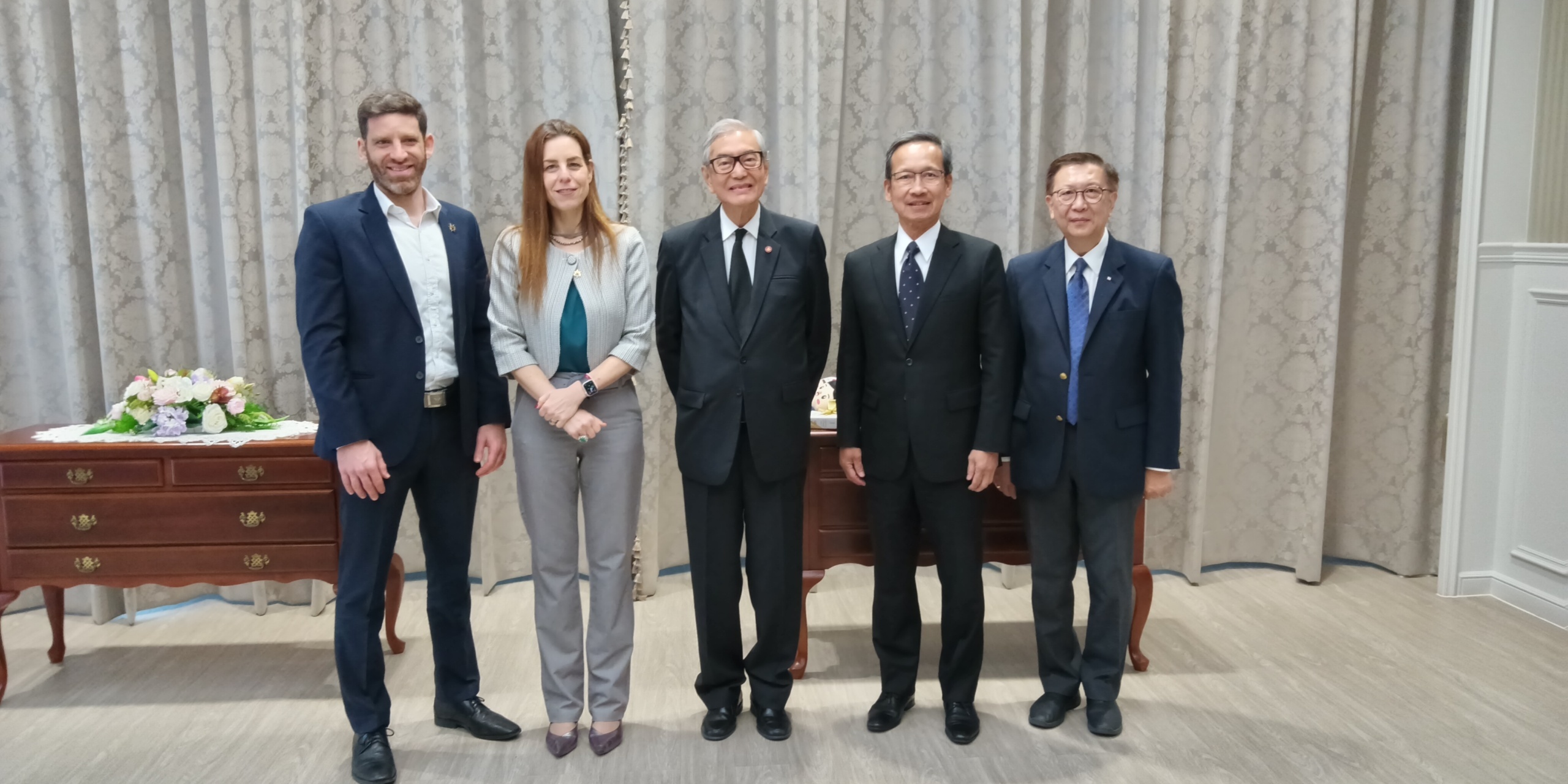 ทูตอิสราเอลเข้าเยี่ยมคารวะเลขาธิการสภากาชาดไทย