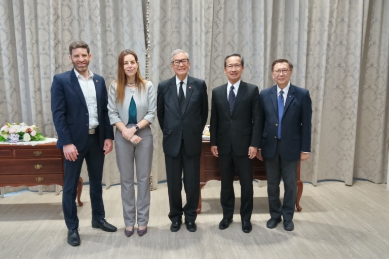 ทูตอิสราเอลเข้าเยี่ยมคารวะเลขาธิการสภากาชาดไทย