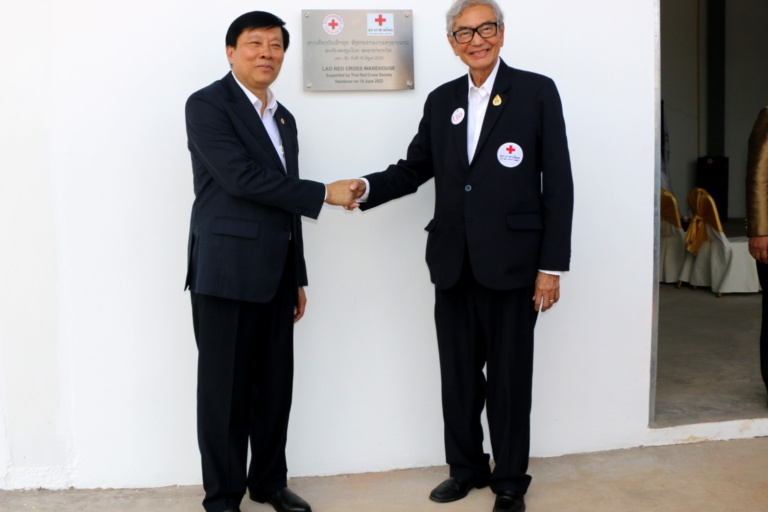 สภากาชาดไทยส่งมอบคลังสัมภาระสิ่งของบรรเทาทุกข์ให้องค์การกาแดงแห่งชาติลาว