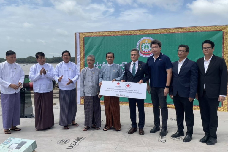 สภากาชาดไทยส่งเงินบริจาคเพื่อช่วยเหลือผู้ประสบภัยจากพายุโมคาในเมียนมา