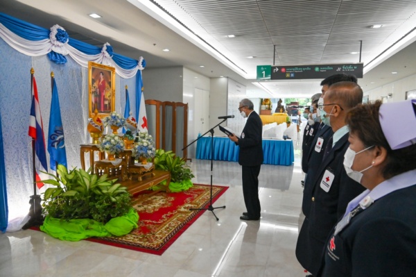สภากาชาดไทยถวายพระพรชัยมงคลและลงนามถวายพระพร สมเด็จพระบรมราชชนนีพันปีหลวง สภานายิกาสภากาชาดไทย เนื่องในโอกาสวันเฉลิมพระชนมพรรษา